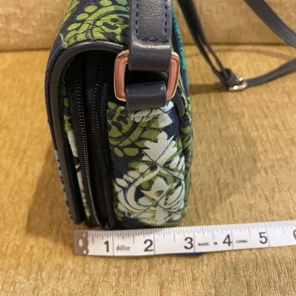 ❤️VERA BRADLEY CARIBBEAN SEA CROSSBODY - Picture 5 of 8